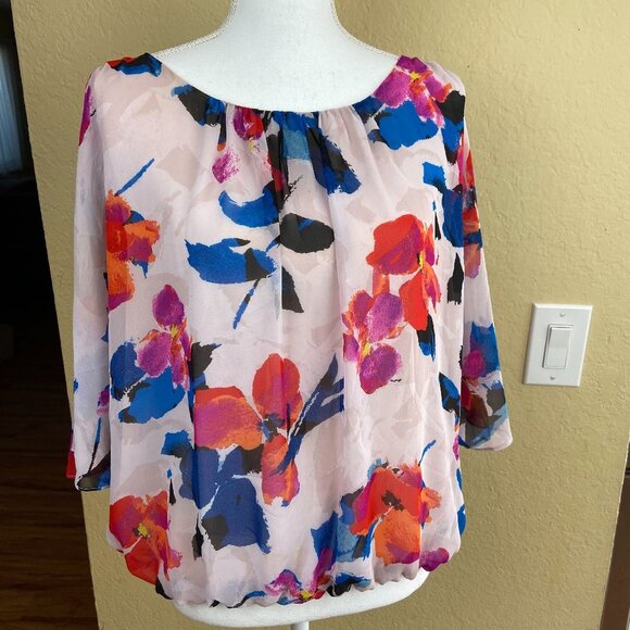 Vince Camuto Tops - Vince Camuto Floral Blouse Sleeves Butterfly Sz PL